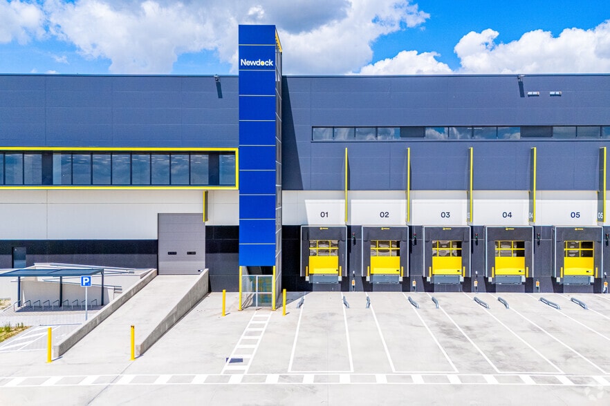 Calle de Isaac Peral, 15, Arroyomolinos, Madrid for lease - Building Photo - Image 3 of 9