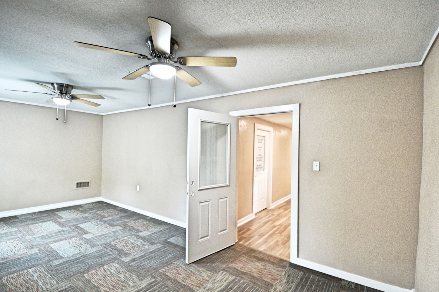 1111 N Walnut Ave, New Braunfels, TX for lease Building Photo- Image 1 of 5