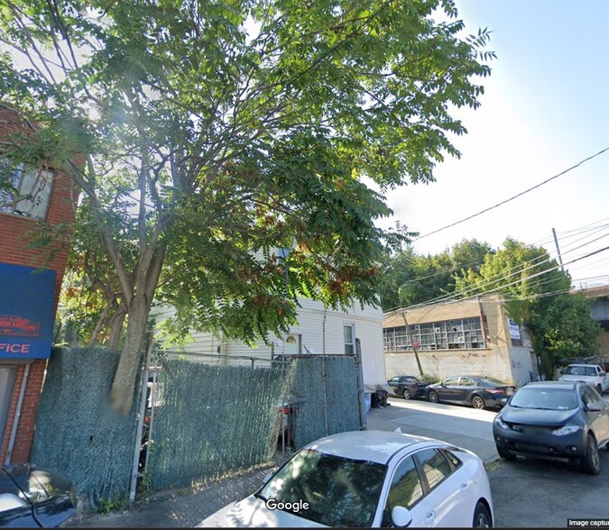 3755 57th St, Woodside, NY for lease - Building Photo - Image 1 of 3