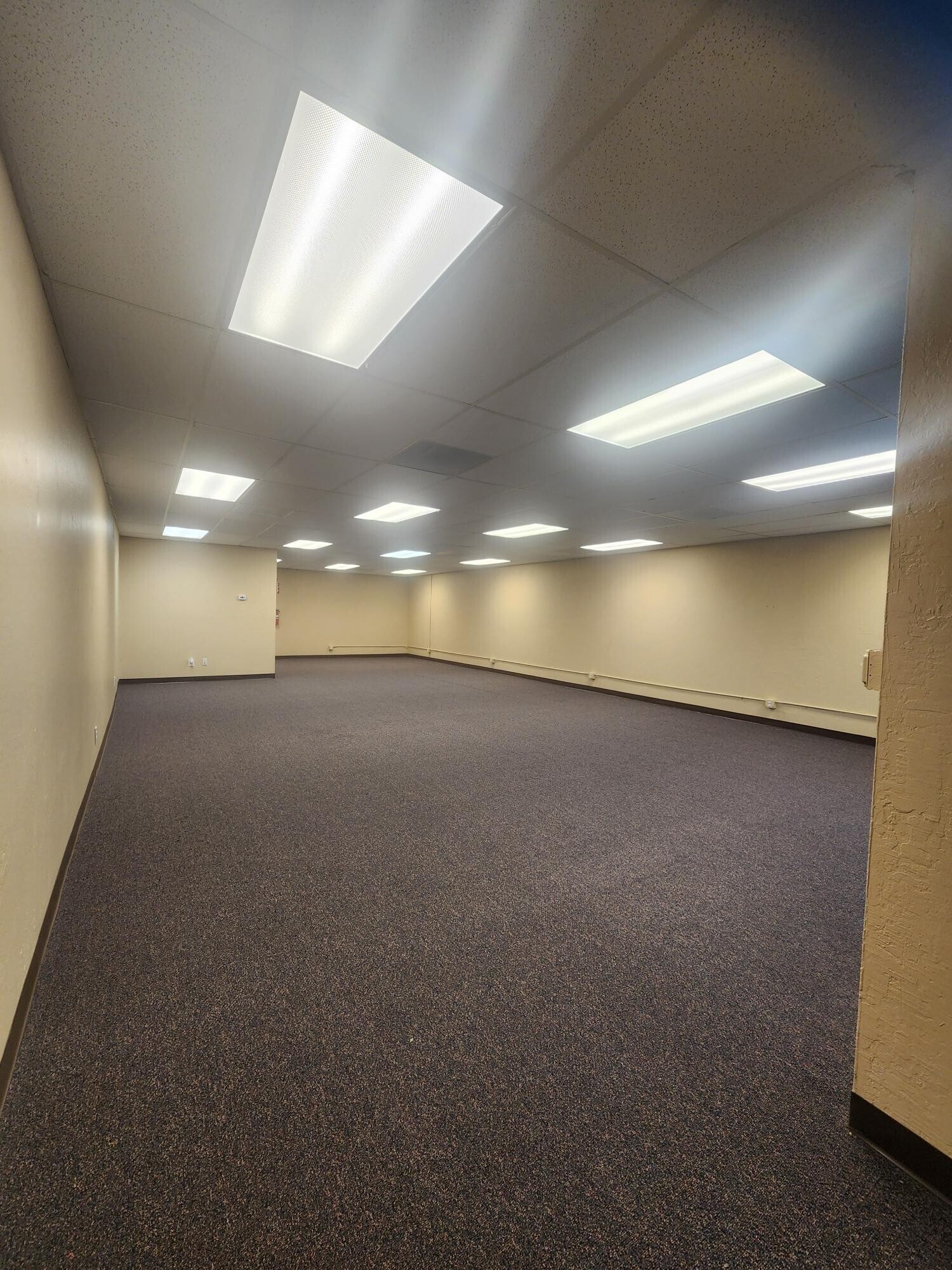228-244 Travis Ct, Suisun City, CA for lease Interior Photo- Image 1 of 5