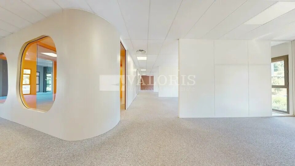 Office in Limonest for lease - Interior Photo - Image 2 of 7