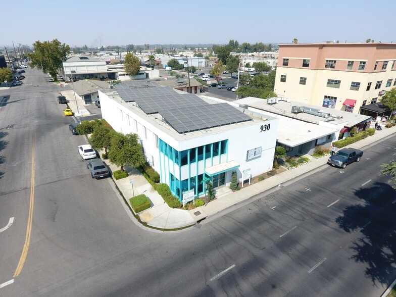930 Truxtun Ave, Bakersfield, CA for lease - Building Photo - Image 2 of 14