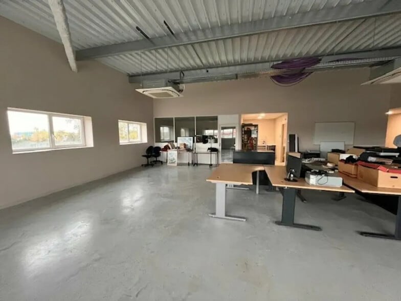 Office in Vannes for lease - Interior Photo - Image 3 of 3