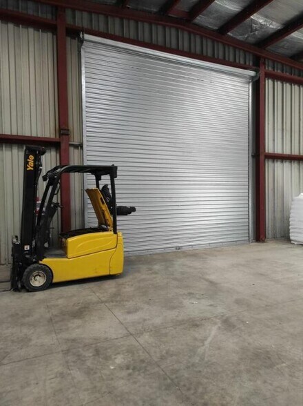 Industrial in Vitrolles for lease - Interior Photo - Image 3 of 5
