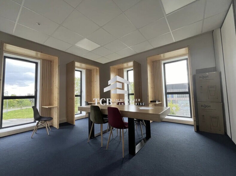 Office in Treillières for sale - Interior Photo - Image 2 of 9