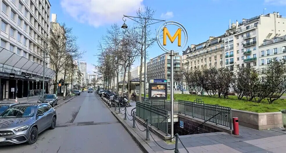 Office in Neuilly-sur-Seine for lease - Building Photo - Image 2 of 5