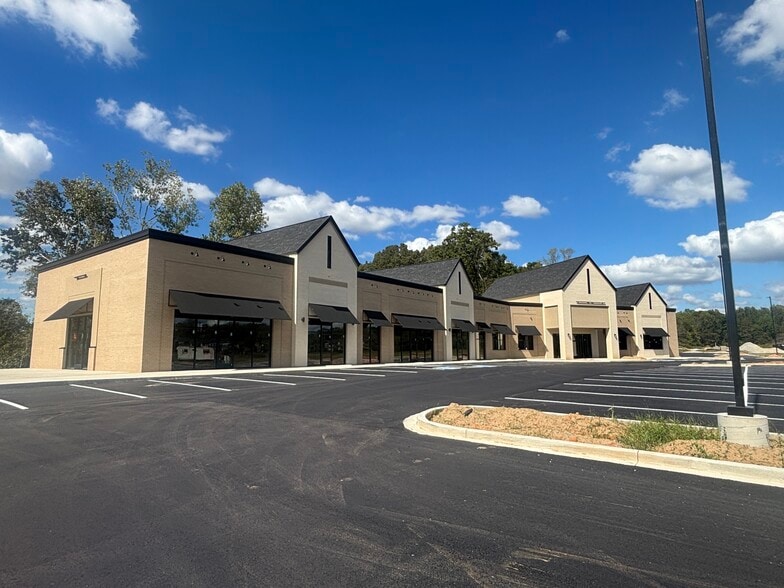 17 Colonnade Blvd, Jackson, TN for lease - Building Photo - Image 2 of 6