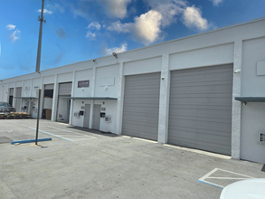 5261-5277 NW 161st St, Hialeah, FL for lease Building Photo- Image 2 of 5