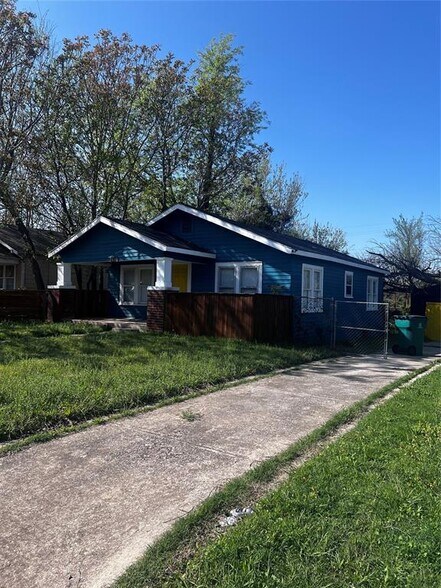 in for sale - Building Photo - Image 1 of 1