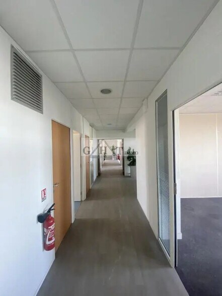 Office in Montreuil for sale - Interior Photo - Image 2 of 6