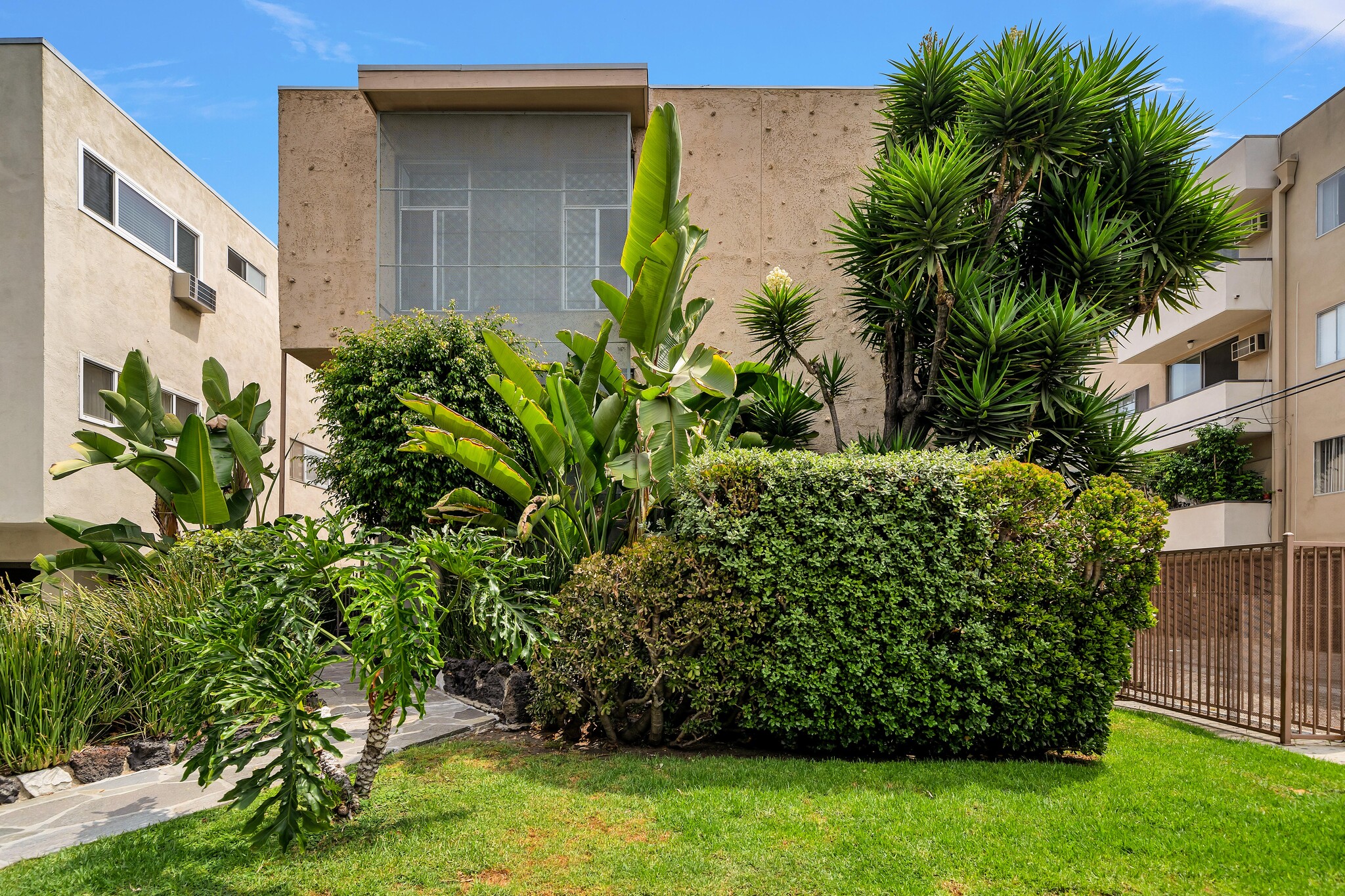 320 S Sherbourne Dr, Los Angeles, CA for sale Building Photo- Image 1 of 1