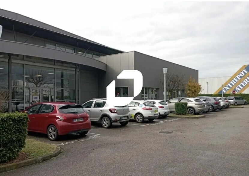 Office in Moirans for lease - Building Photo - Image 2 of 13