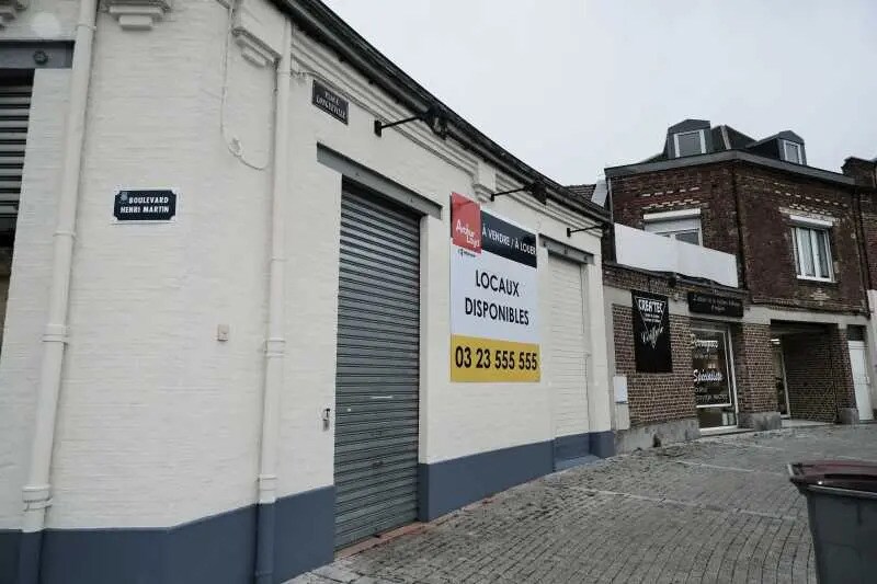 Retail in Saint-Quentin for lease - Building Photo - Image 3 of 3