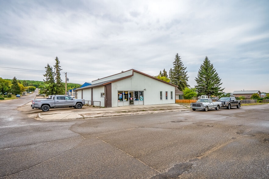 301 Main St, Paradise Hill, SK for sale - Primary Photo - Image 1 of 1