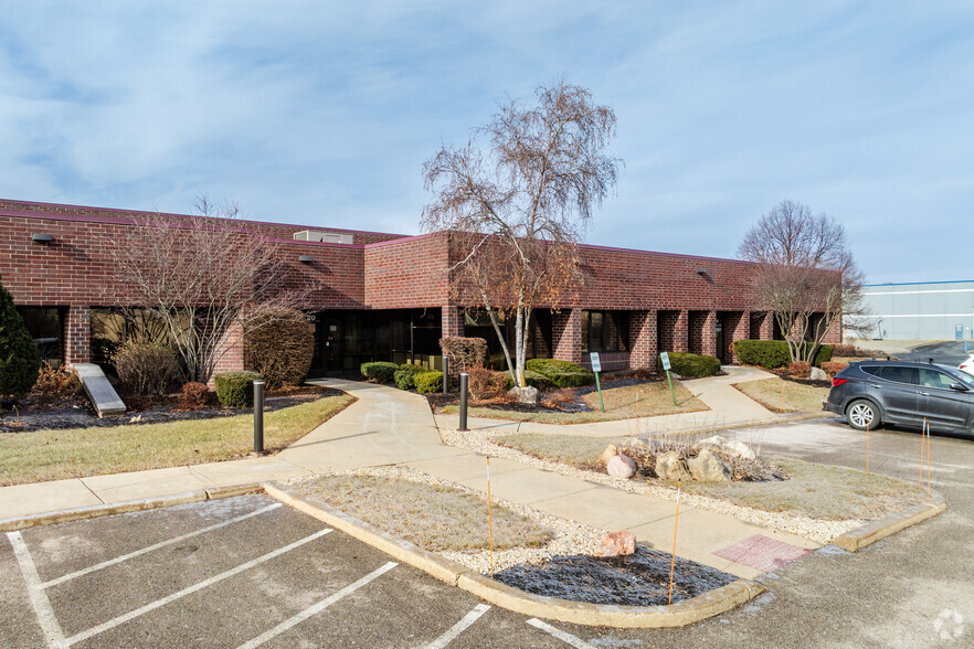 20-22 Presidential Dr, Roselle, IL for lease - Primary Photo - Image 1 of 6