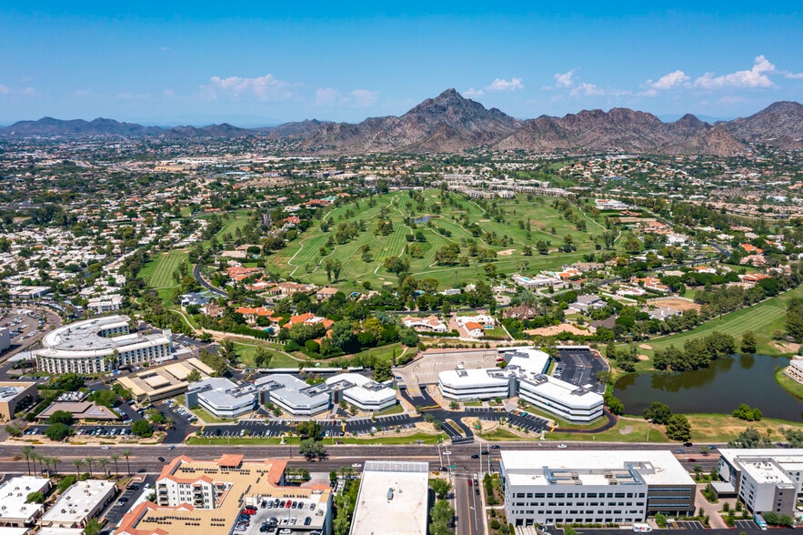 2850 E Camelback Rd, Phoenix, AZ for lease - Building Photo - Image 2 of 5