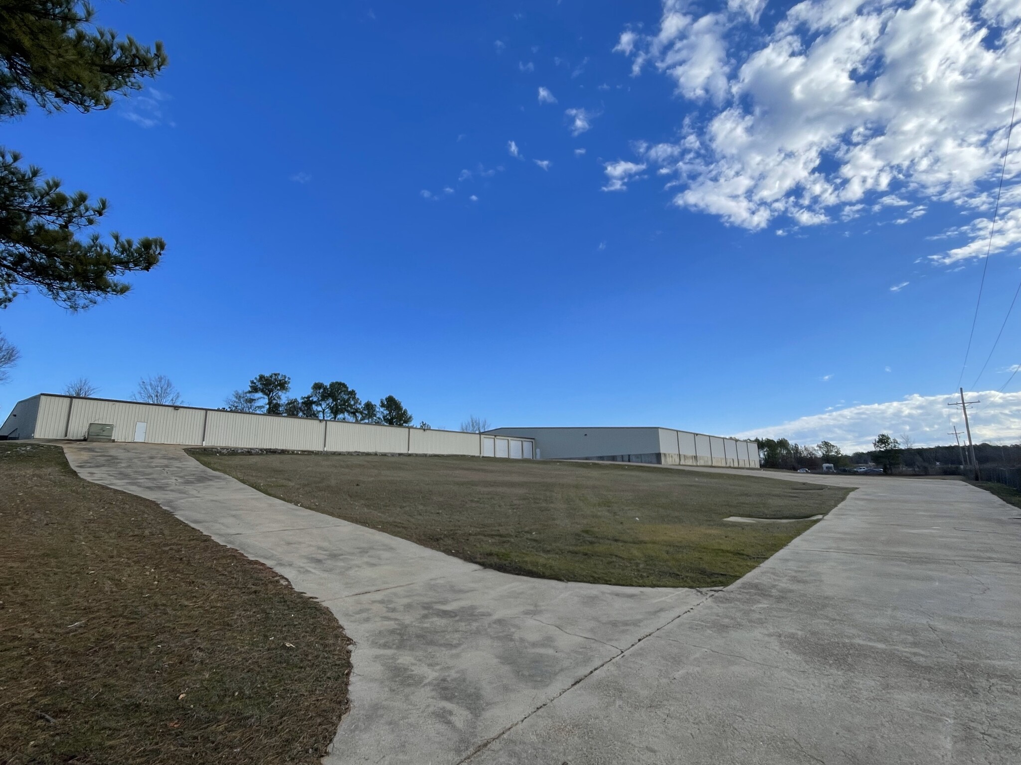 1014 Industrial Park Dr, Clinton, MS for lease Building Photo- Image 1 of 6