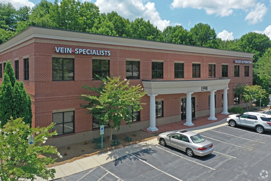 1598 Westbrook Plaza Dr, Winston-Salem, NC for lease - Building Photo - Image 2 of 6