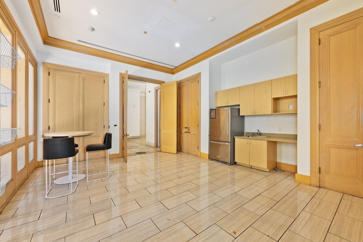 12575 Beatrice St, Los Angeles, CA for lease Interior Photo- Image 1 of 4