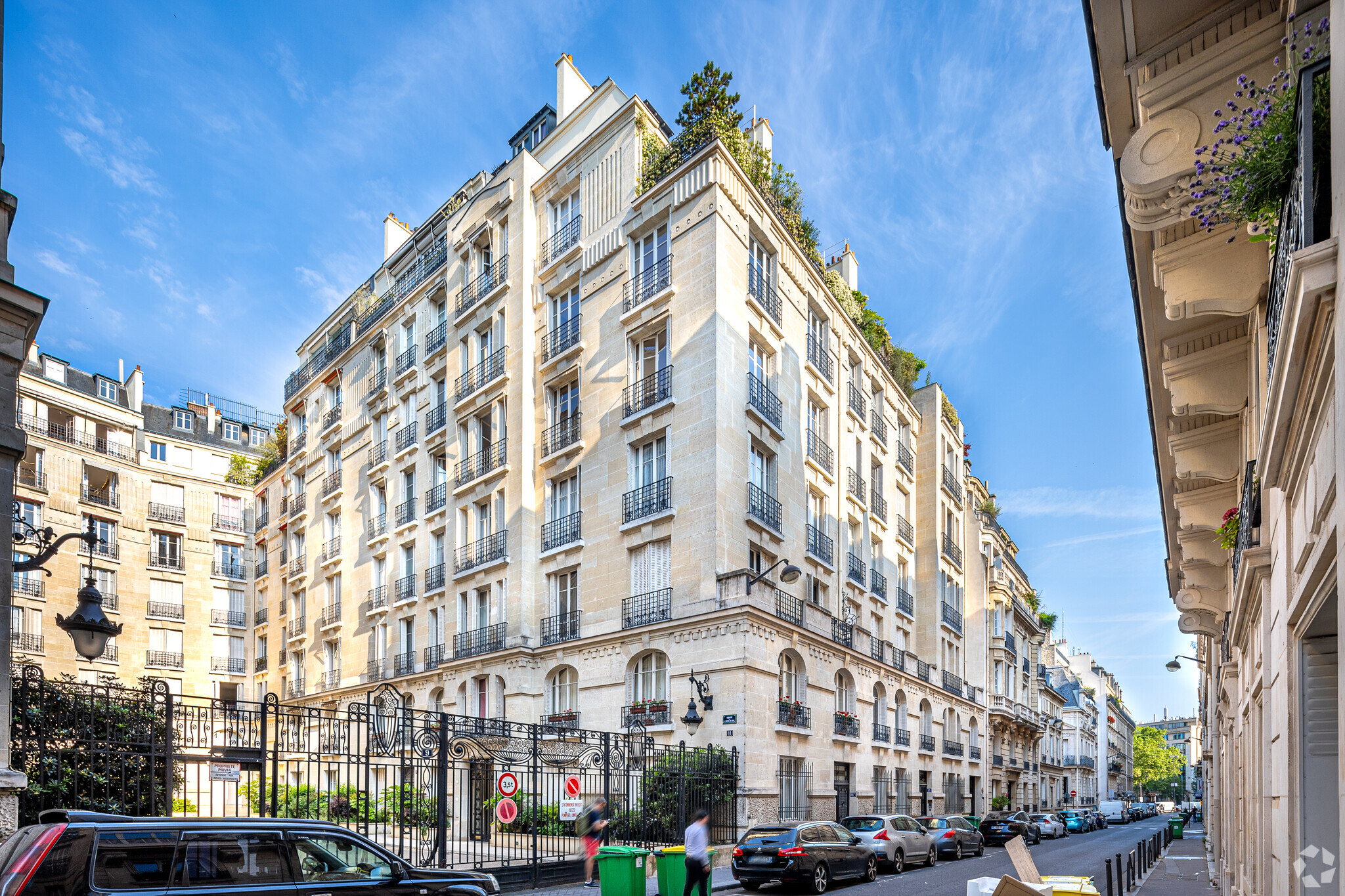 Multifamily in Paris for sale Primary Photo- Image 1 of 3