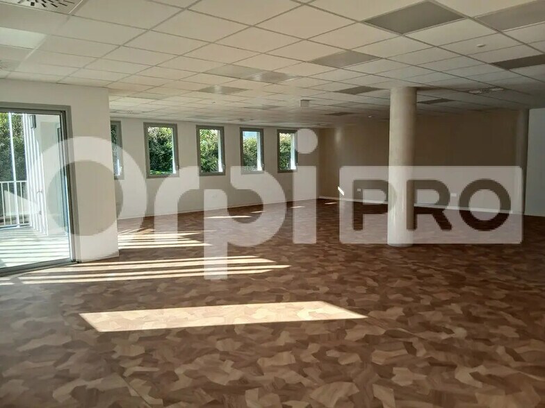 Office in Saint-Gély-du-Fesc for lease - Building Photo - Image 3 of 5