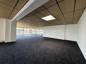 Flex in Ivry-sur-Seine for lease Interior Photo- Image 1 of 4