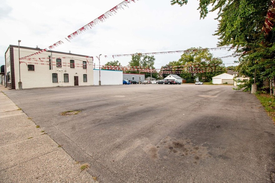 2636 Central Ave NE, Minneapolis, MN for sale - Building Photo - Image 2 of 4