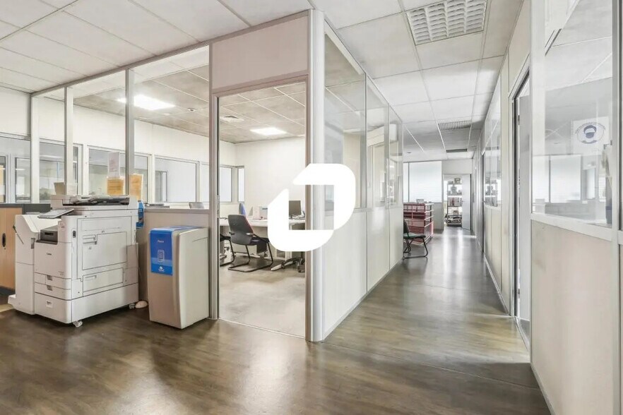 Office in Champigny-sur-Marne for lease - Interior Photo - Image 3 of 12