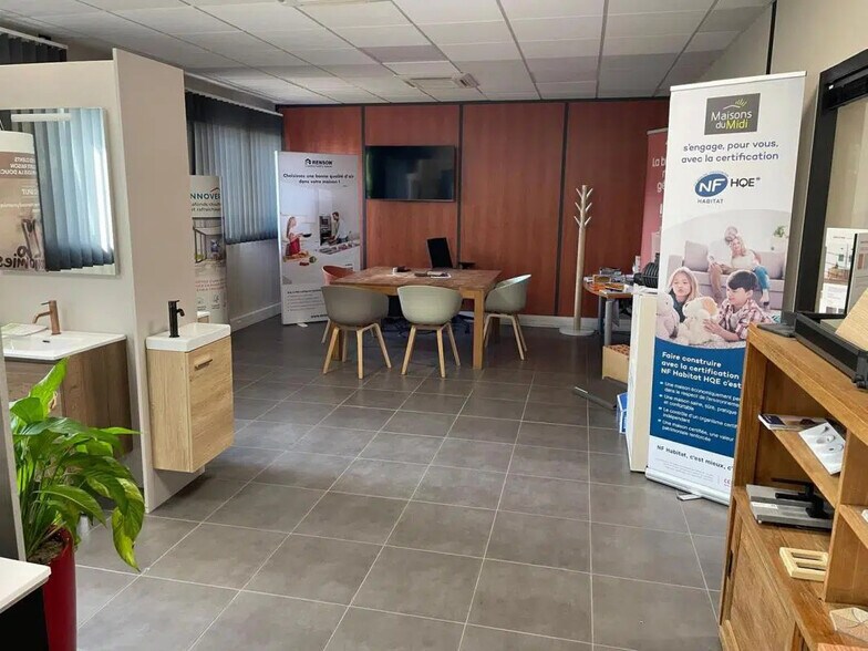 Office in Solliès-Pont for lease - Building Photo - Image 2 of 8