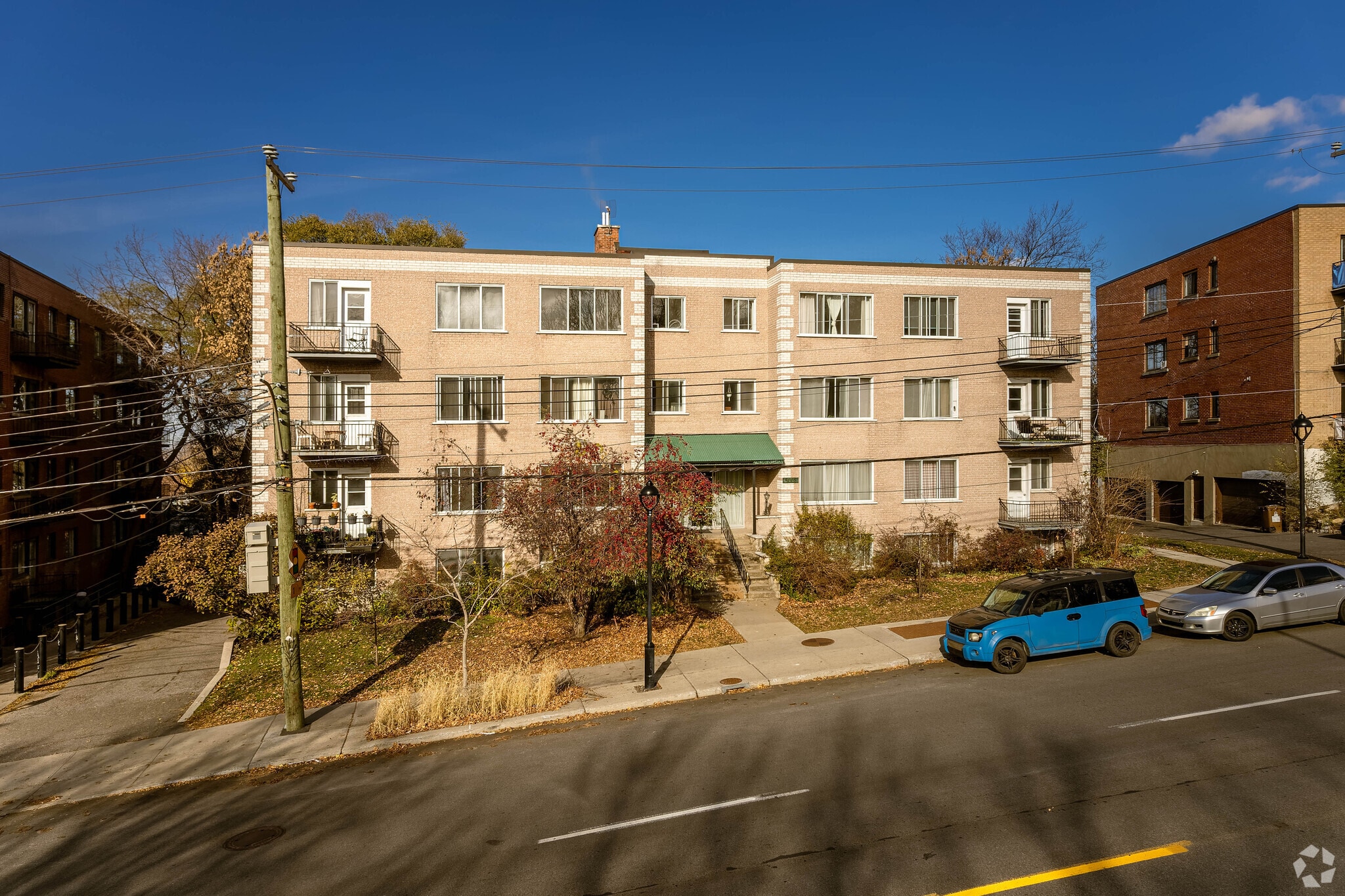 5005 Ch De La Côte-Saint-Luc, Montréal, QC for sale Primary Photo- Image 1 of 1