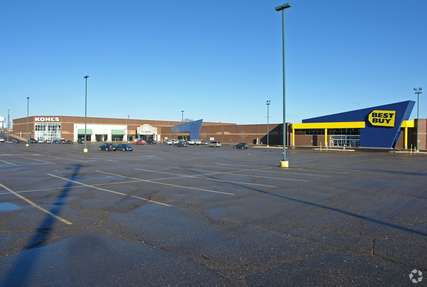 1643-1655 W County Road B2, Roseville, MN for lease - Building Photo - Image 1 of 2