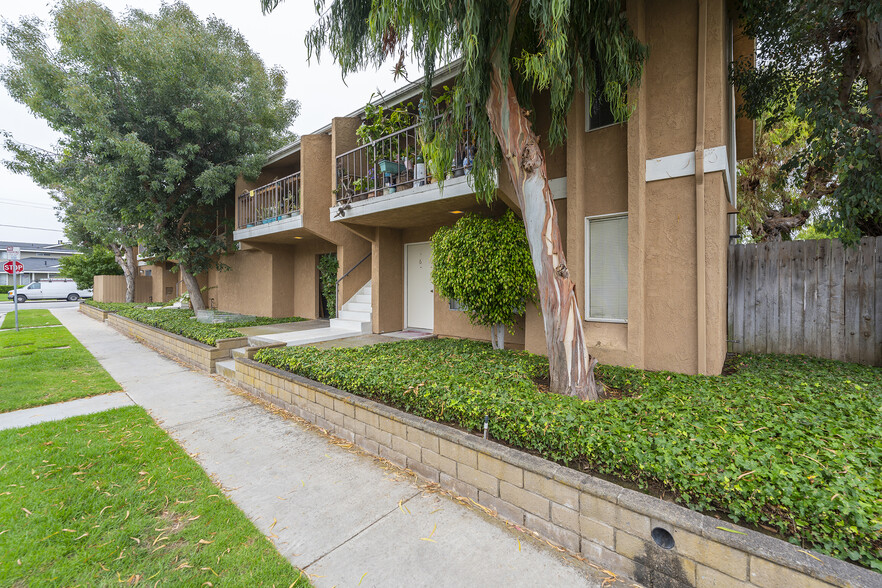 16861 Green Ln, Huntington Beach, CA for sale - Building Photo - Image 2 of 23