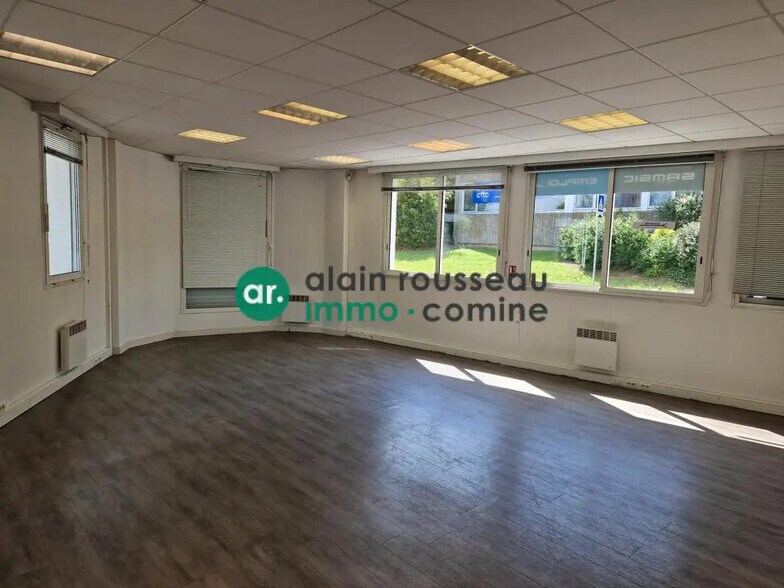 Retail in Cholet for sale - Interior Photo - Image 2 of 8