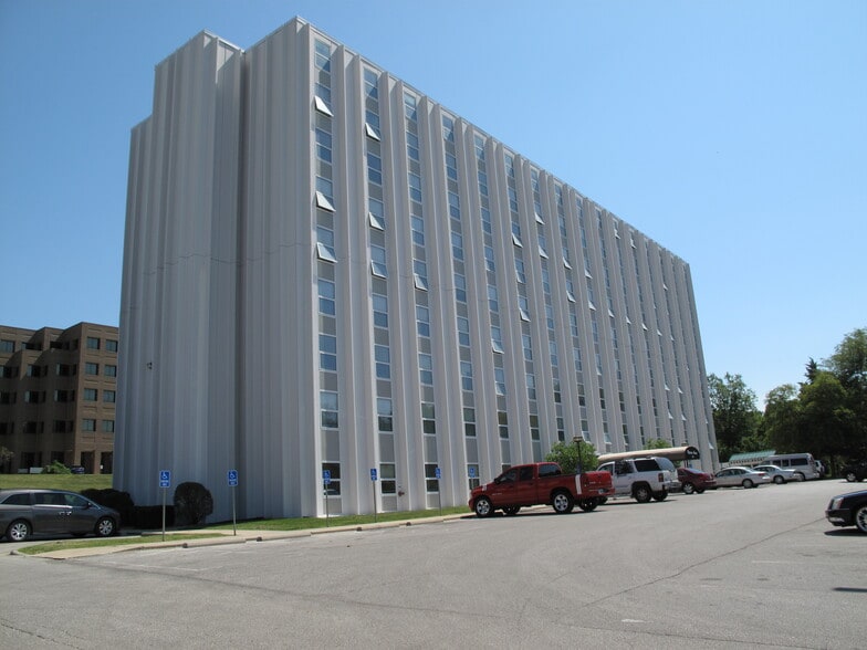 6311 Woodland Ave, Kansas City, MO for sale - Primary Photo - Image 1 of 11