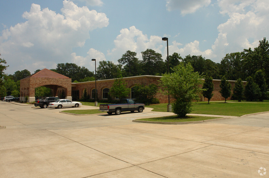 571 Beasley Rd, Jackson, MS for lease - Primary Photo - Image 1 of 2