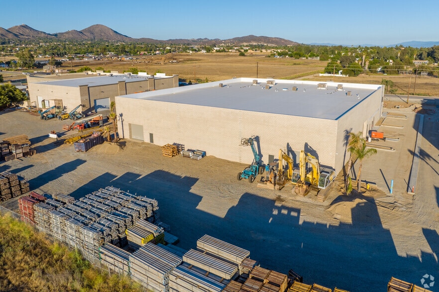 32113 Corydon St, Lake Elsinore, CA for lease - Building Photo - Image 1 of 5