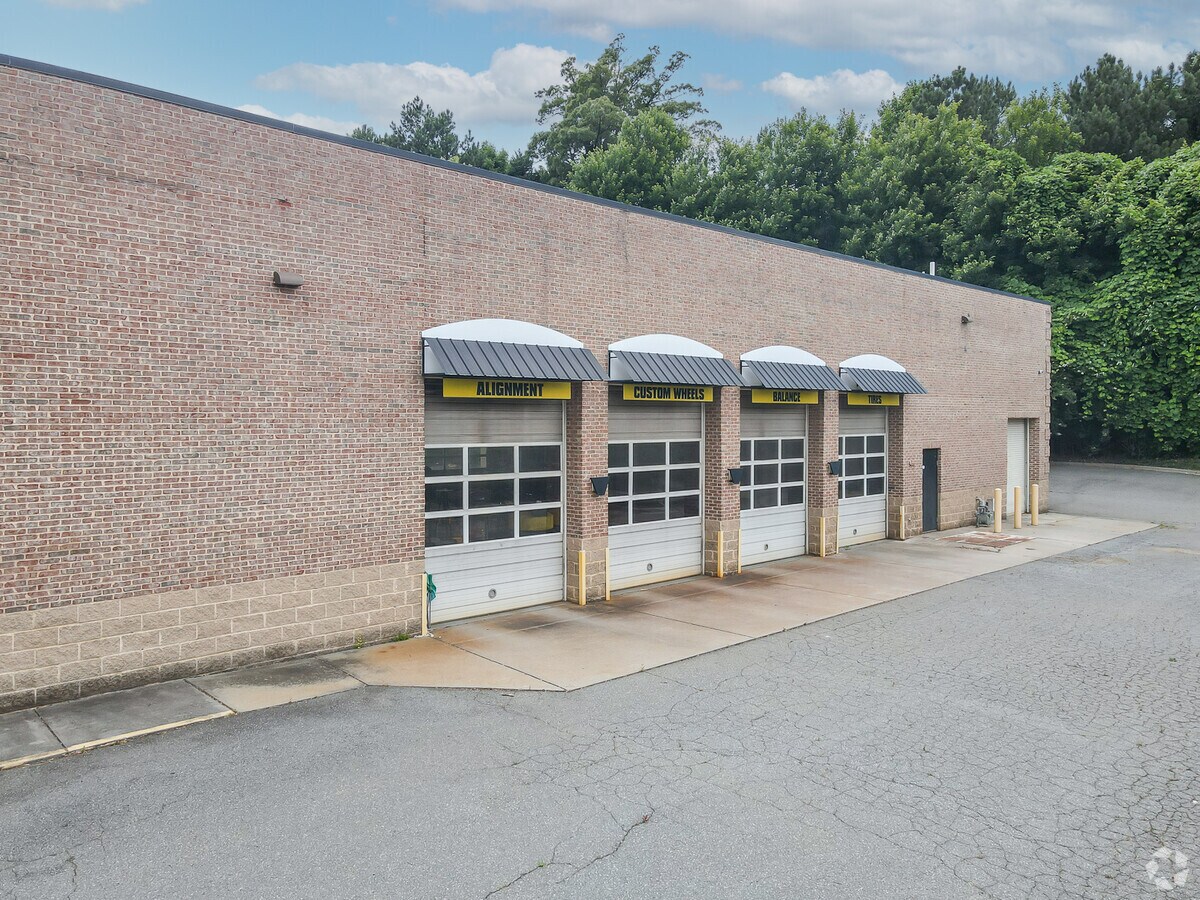 10135 N Tryon St, Charlotte, NC 28262