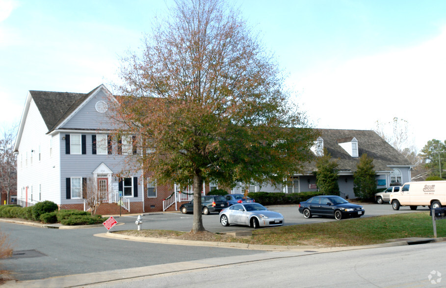 13700-13702 Village Mill Dr, Midlothian, VA for lease - Building Photo - Image 3 of 5