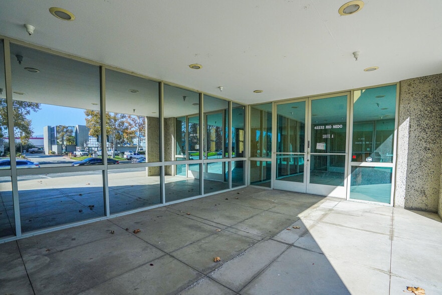 42232 Rio Nedo, Temecula, CA for lease - Building Photo - Image 3 of 16