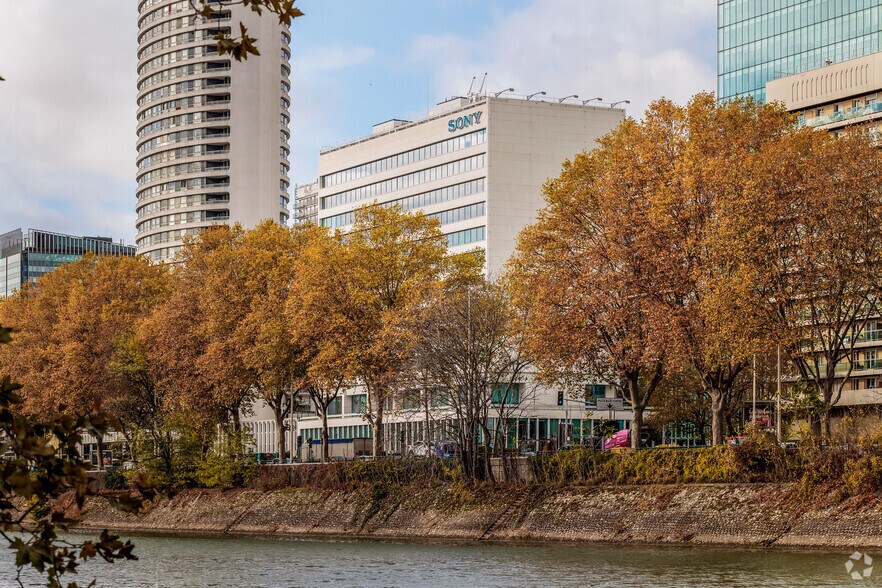 Office in Puteaux for lease - Building Photo - Image 2 of 17