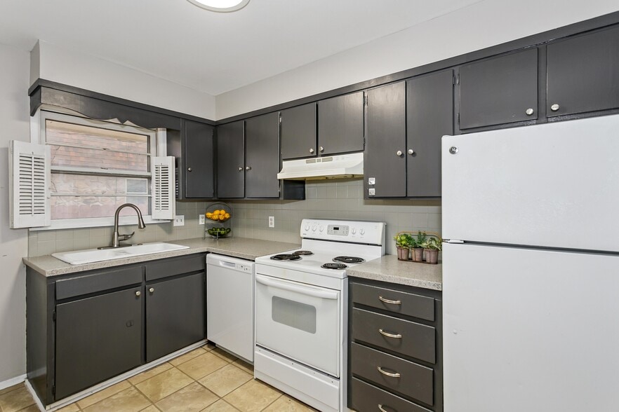 534-544 N Richmond St, Wichita, KS for sale - Building Photo - Image 2 of 22