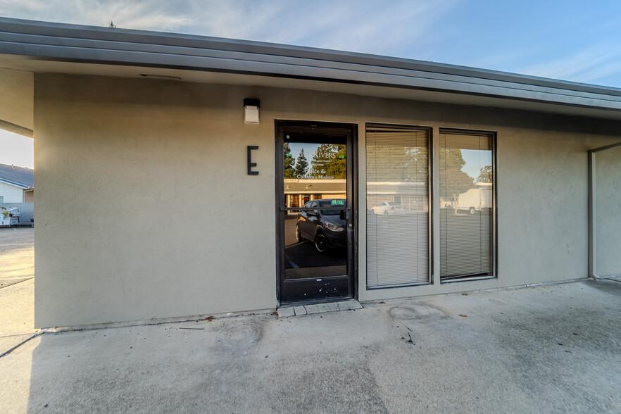 1548 Poole Blvd, Yuba City, CA for lease - Building Photo - Image 2 of 8