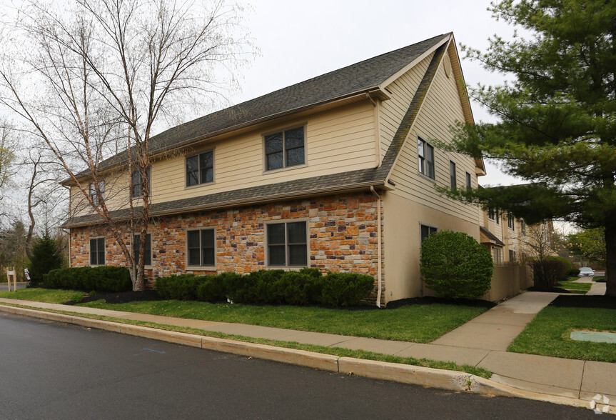 385 Oxford Valley Rd, Yardley, PA for lease - Building Photo - Image 3 of 11