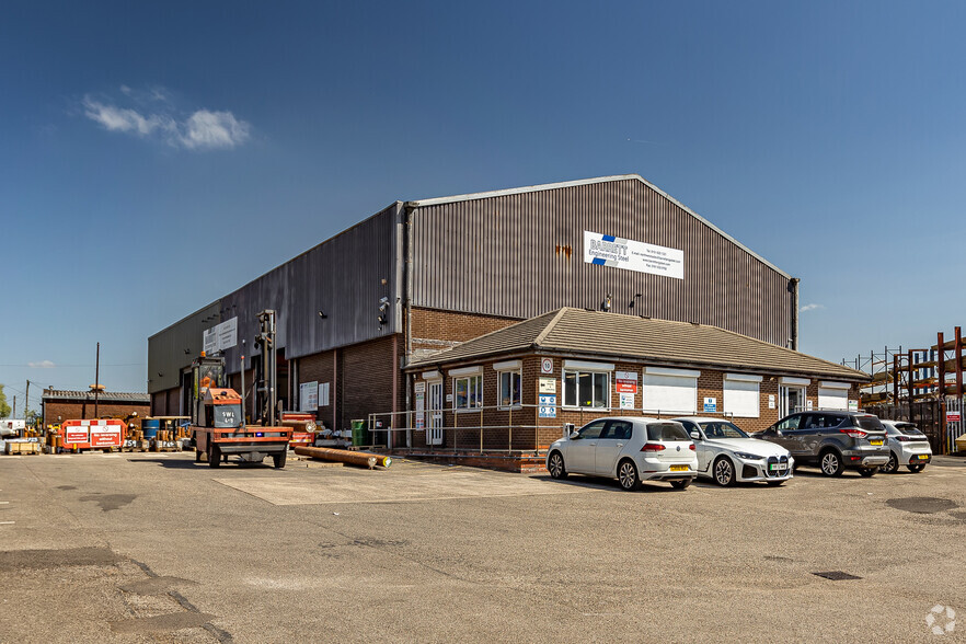 Windsor St, Oldham for sale - Primary Photo - Image 1 of 14