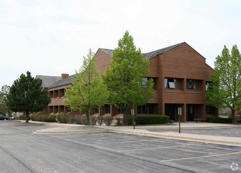 5940 Seminole Centre Ct, Fitchburg, WI for sale - Primary Photo - Image 1 of 1