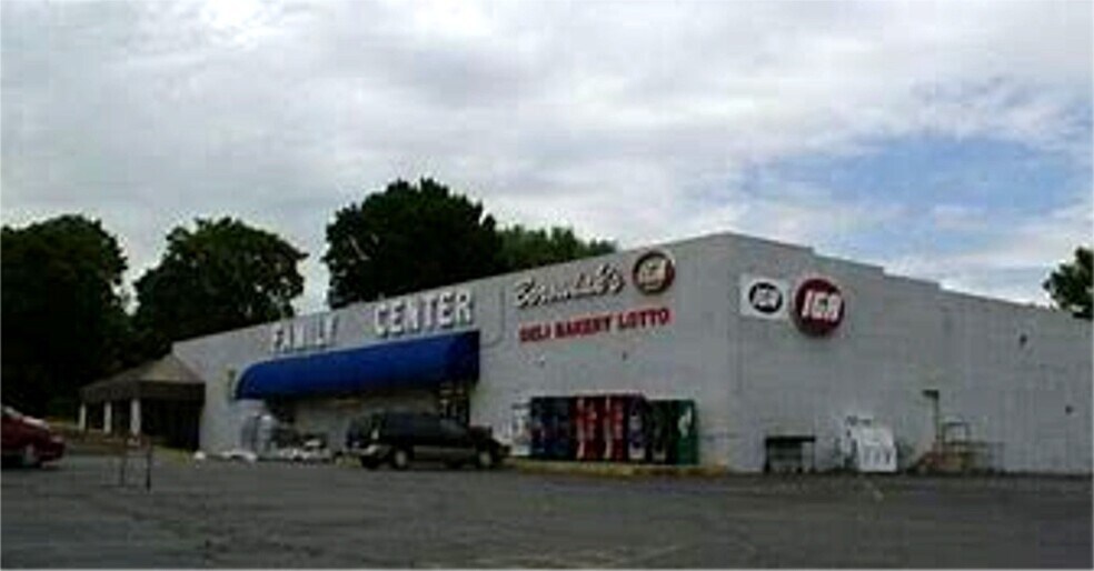 915 N Walnut St, Mount Carmel, IL 62863