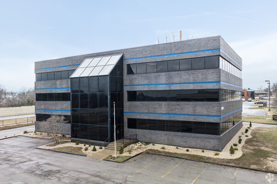 11124 S Towne Sq, Saint Louis, MO for lease - Building Photo - Image 1 of 4