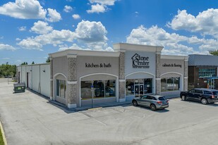 Retail Showroom/Warehouse -11,000+ SF - Warehouse