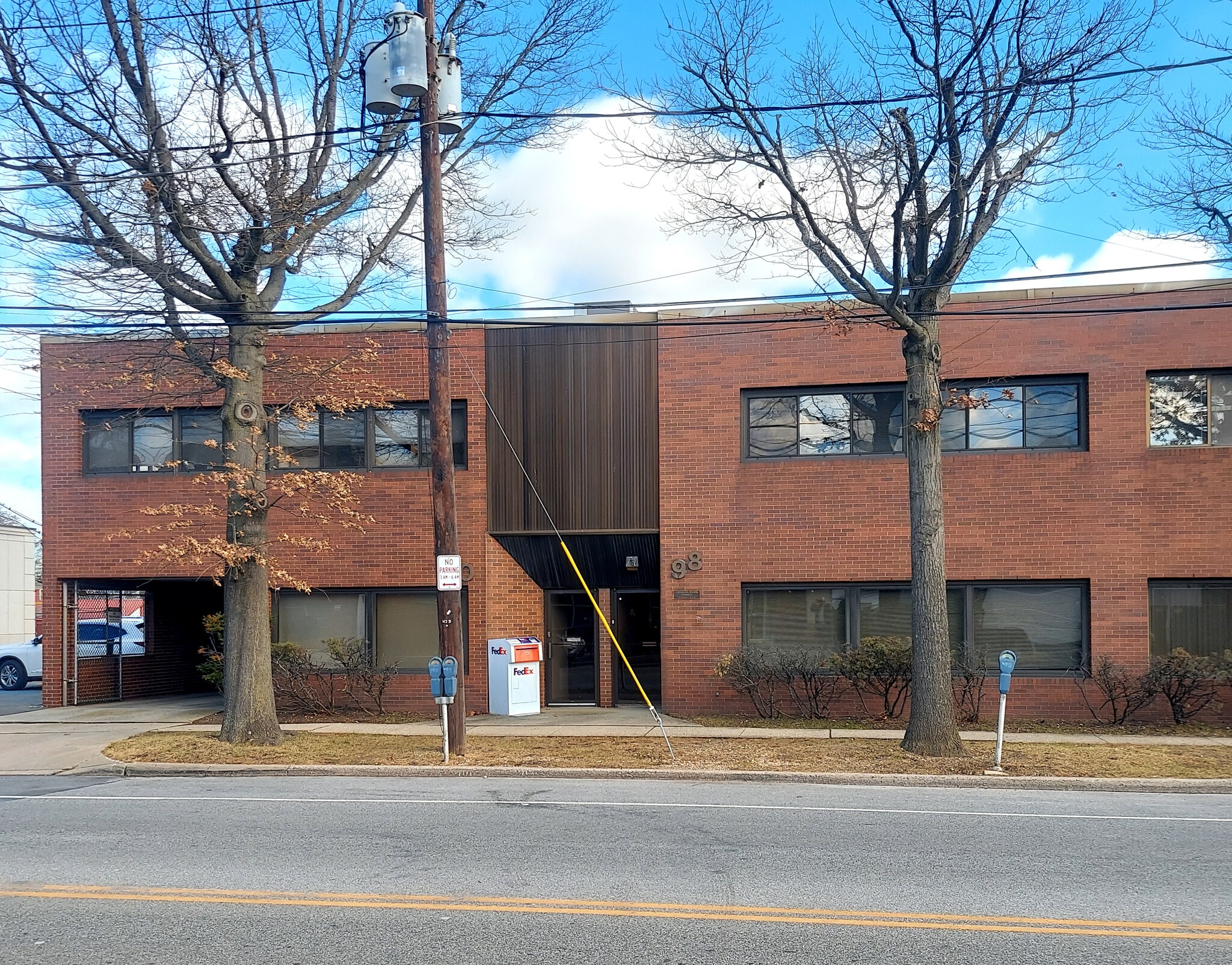 98 Willis Ave, Mineola, NY for lease Building Photo- Image 1 of 24