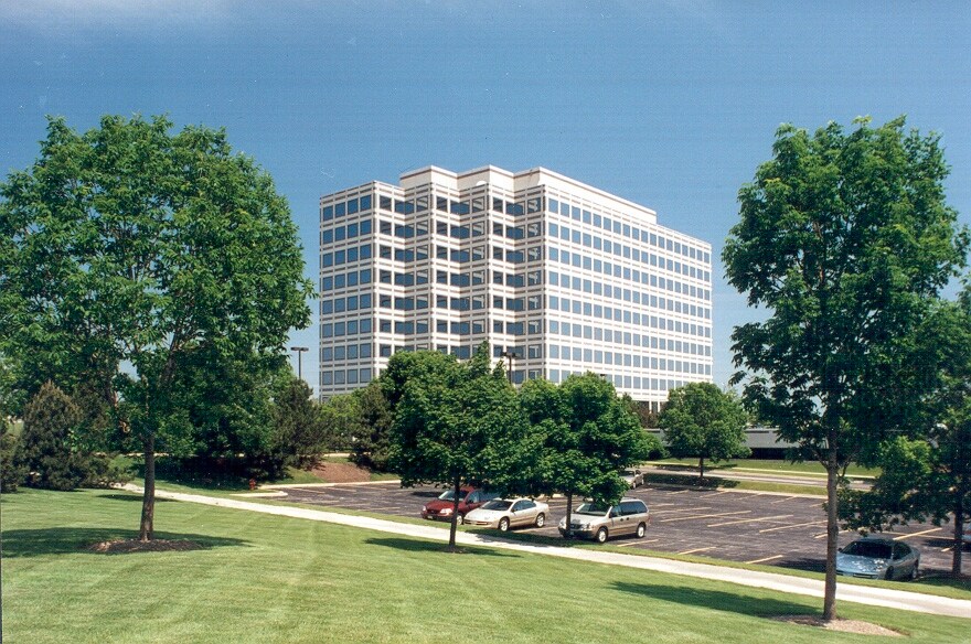 1901 N Roselle Rd, Schaumburg, IL, 60195 Office Space For Lease